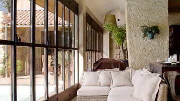 Massage mô sâu, massage tiền sản, dịch vụ massage