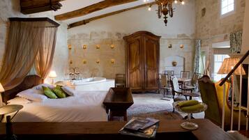 Family Suite, 2 Bedrooms, Fireplace (Métal) | Egyptian cotton sheets, premium bedding, down comforters