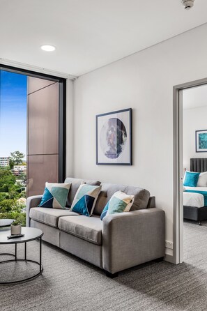 Habitación doble, 2 habitaciones, microondas, vistas a la montaña | Ropa de cama de alta calidad y espacio para trabajar con un portátil