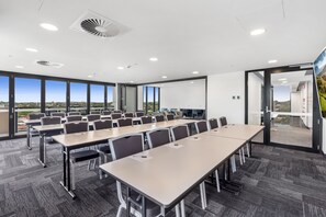 Meeting facility - Essence Suites Taringa (Taringa)