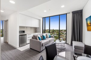 1 Bedroom Suite City View | Living area