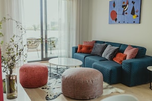 Apartment | Living room | Flat-screen TV