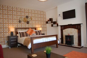 Studio | Free WiFi, bed sheets - CLOCK TOWER APARTMENTS (Machynlleth)