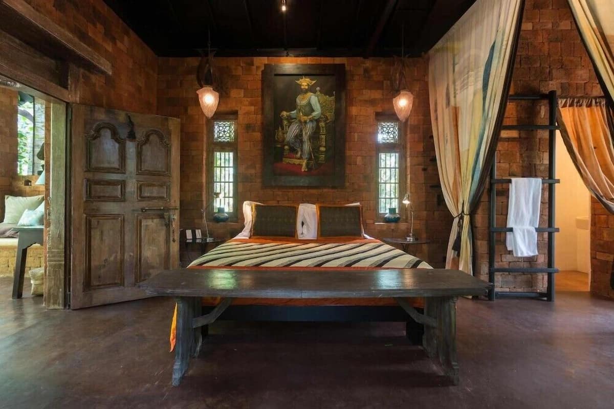 Quarto casal, 1 cama King, para não fumantes | Cofres nos quartos, Wi-Fi de cortesia