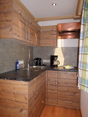 舒适公寓, 1 间卧室 | 私人简易厨房 | 冰箱、微波炉、炉灶、茶具/咖啡用具