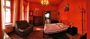 Condo, 3 Bedrooms | In-room safe, desk, WiFi, bed sheets - Picobello Pension (Görlitz)