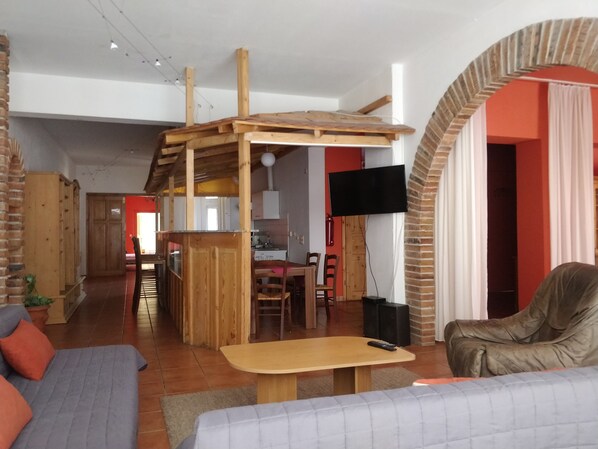 Condo, 3 Bedrooms | Living area | TV - Picobello Pension (Görlitz)