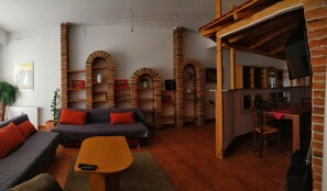 Condo, 3 Bedrooms | Living area | TV - Picobello Pension (Görlitz)