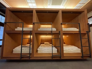 Shared Dormitory, Men only