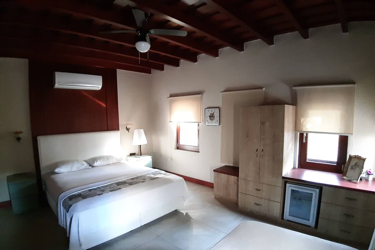 Wifi gratis y ropa de cama