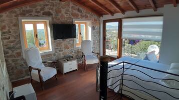 Romantic Room | Free WiFi, bed sheets