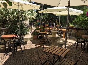 Breakfast, lunch and dinner served - Kocca Ev Hotel (Datça)