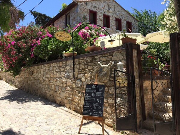 Front of property - Kocca Ev Hotel (Datça)