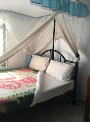 Habitación económica con 1 cama matrimonial o 2 individuales | Wifi gratis y acceso para silla de ruedas