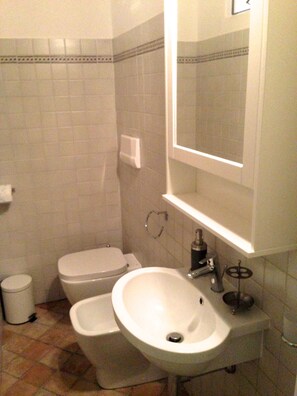 아파트 | 욕실 | 샤워 시설, 비데, 타월