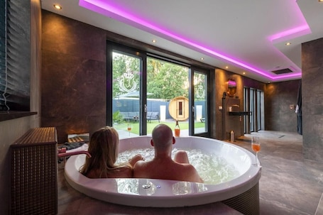Diepe bindweefselmassages, sportmassages, massagebehandelingen. Luxexcellent Exclusieve B&B