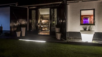 Wellness Suite, Sauna, Hottub | Terrace/patio