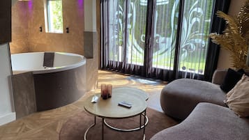 Wellness Suite, Sauna, Hottub | 1 quarto, roupas de cama de algodão egípcio, roupas de cama premium
