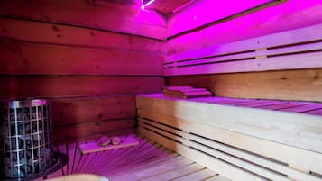 Wellness Suite, Sauna, Hottub | Banheiro | Chuveiro, produtos de toalete de grife, secador de cabelo
