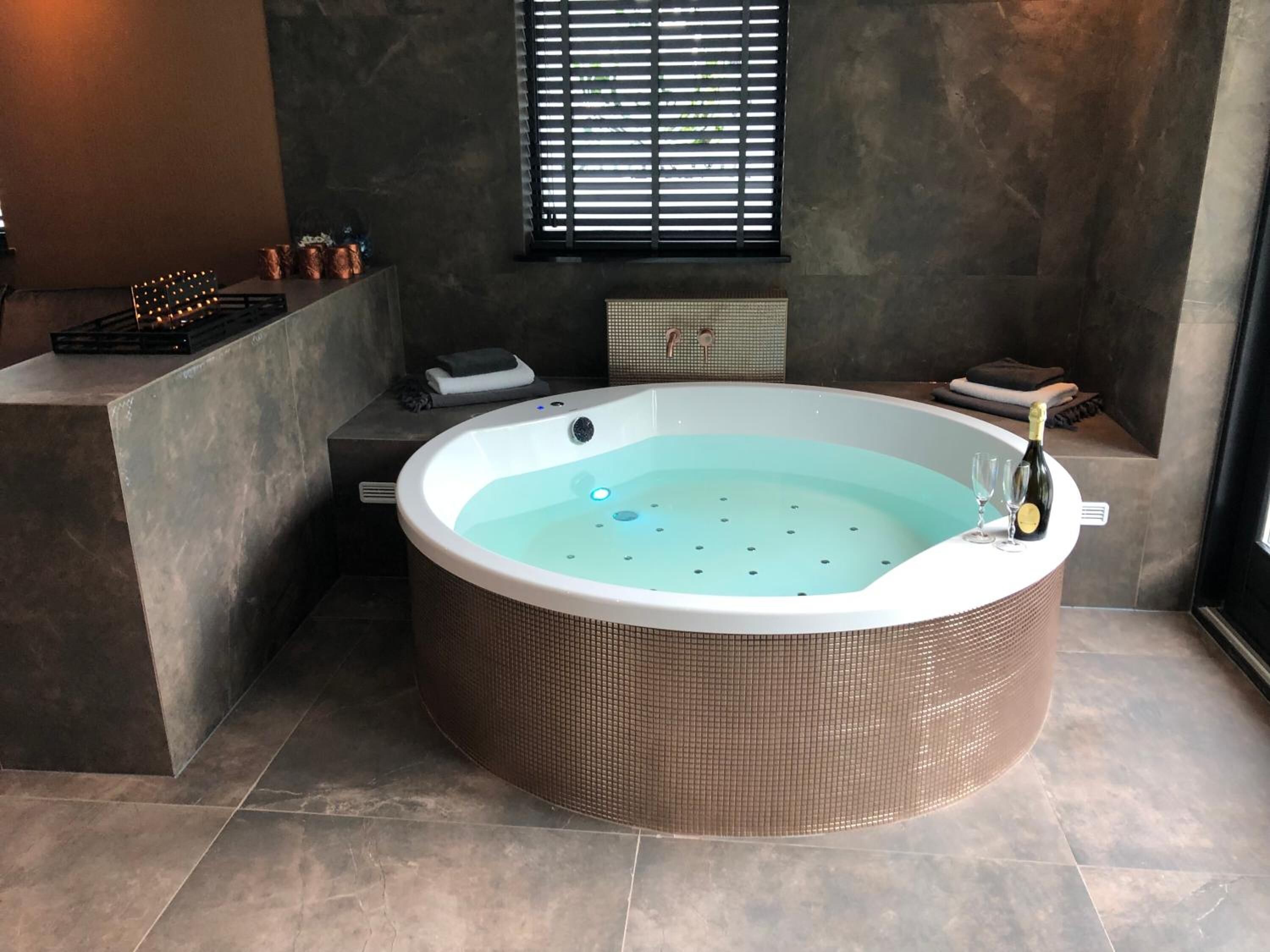 Ducha, artículos de higiene personal de diseño y secador de pelo