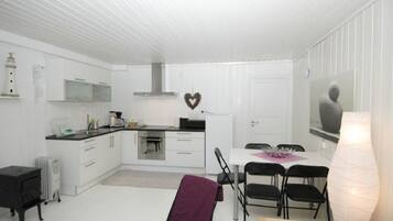 Apartament, 2 dormitoris | Cuina privada | Frigorífic, forn i placa de cuina