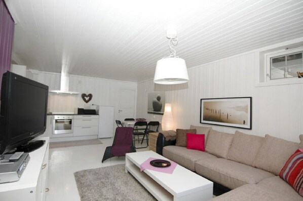 Apartment, 2 Bedrooms | Living room