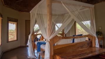 House | In-room safe, bed sheets