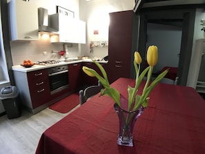 顶层房, 2 间卧室 | 私人厨房 | 大冰箱、烤箱、厨具/餐具