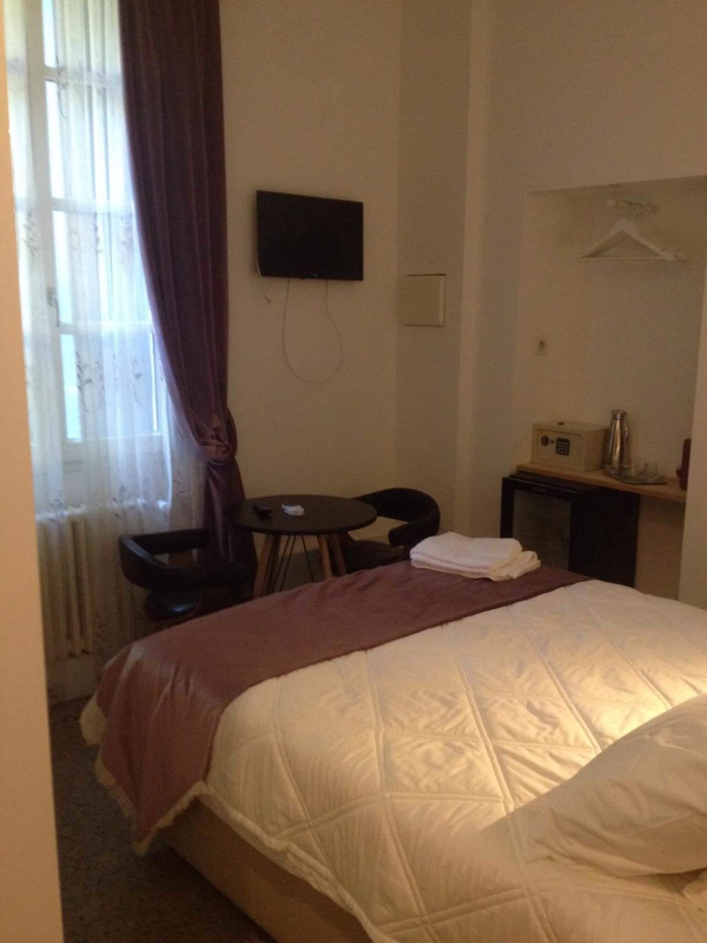 Classic Double Room, 1 Double Bed | In-room safe, individually decorated, individually furnished, desk