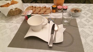 Free daily continental breakfast