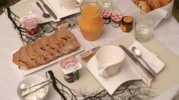 Free daily continental breakfast