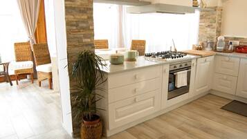 Apartment, 3 Bedrooms, 2 Bathrooms | Private kitchen | Full-sized fridge, high chair, cookware/dishes/utensils