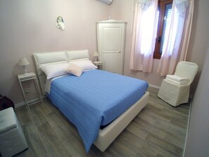 Apartment, 3 Bedrooms, 2 Bathrooms | 3 bedrooms, desk, iron/ironing board, cribs/infant beds - Villa Irene (Syracuse)