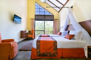 Desk, soundproofing, free WiFi