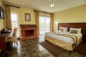 Desk, soundproofing, free WiFi - Sagana Getaway (Makuyu)