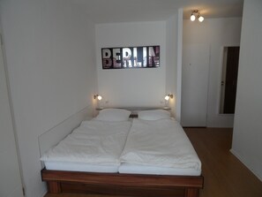 City-Apartment, Balkon | Allergikerbettwaren, Schreibtisch, schallisolierte Zimmer