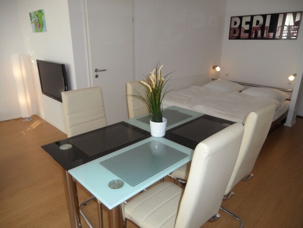 City Condo, Balcony | Hypo-allergenic bedding, desk, soundproofing, free WiFi - Stars Berlin Apartments Waldstrasse (Berlin)