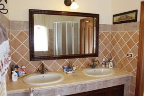 Appartement, 3 chambres, 2 salles de bains | Salle de bain