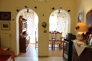 Apartment, 3 Schlafzimmer, 2 Bäder | Wohnzimmer