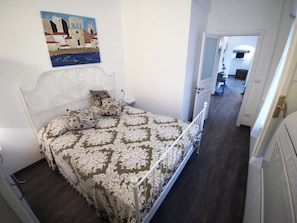 Apartamento, 2 quartos, vista para a cidade | 2 quartos, quartos à prova de som, ferros/tábuas de passar roupa