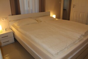 City Apartment, 1 Bedroom | Living area | Flat-screen TV - Stars Berlin Apartments Essener Straße (Berlin)