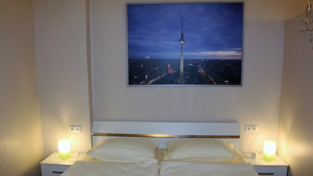 Leilighet – city, 1 queensize-seng med sovesofa, terrasse | Oppholdsområde | Flatskjerm-TV