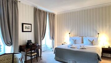 1 bedroom, Egyptian cotton sheets, premium bedding, down comforters