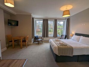 Comfort Studio Suite | Iron/ironing board, free WiFi, bed sheets - Braemar (Falmouth)
