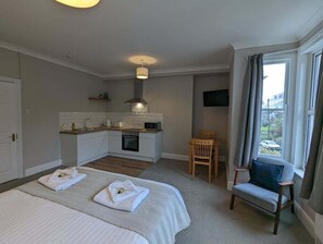 Comfort Studio Suite | Iron/ironing board, free WiFi, bed sheets - Braemar (Falmouth)