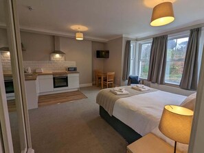 Comfort Studio Suite | Iron/ironing board, free WiFi, bed sheets - Braemar (Falmouth)