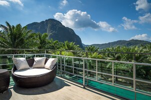 Three Bedrooms Villa (No.9) | Terrace/patio