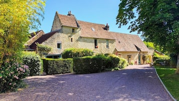 Fachada da propriedade