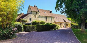 Front of property - Chambres d'Hôtes La Ferme de L'Oudon & Spa (Saint-Pierre-en-Auge)