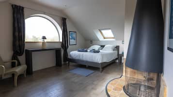 プレミアム スイート クイーンベッド 1 台 スパ浴槽 バレービュー | 高級寝具、客室ごとに異なる装飾、客室ごとに異なるインテリア、アイロン / アイロン台